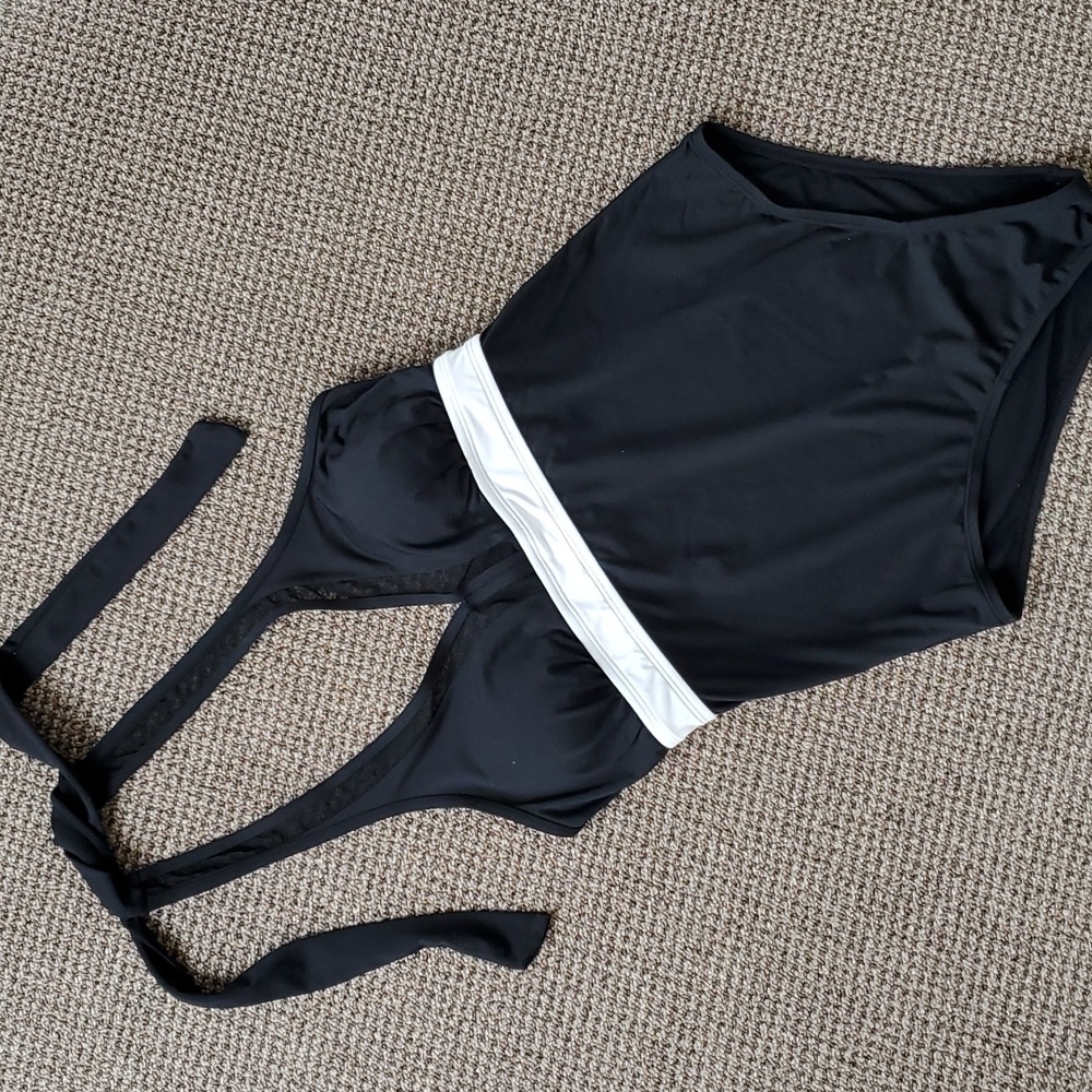 Liz Claiborne Black w/White Waist Accent Onepiece Halter Top Swimsuit